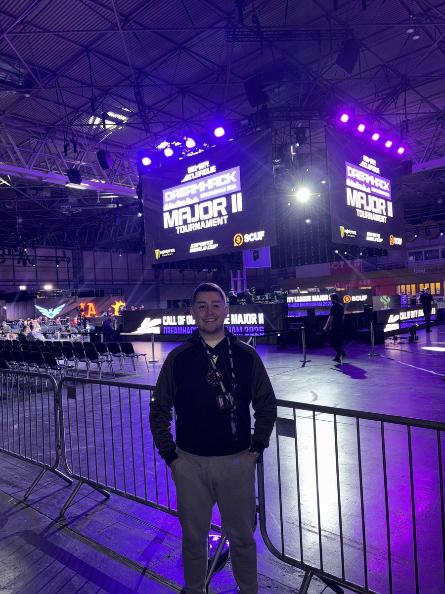 tesayy's tweet photo. An unbelievable weekend at @DreamHack Birmingham. Let’s run it back for 2027 @CODLeague. https://t.co/AWv5OLsWNC