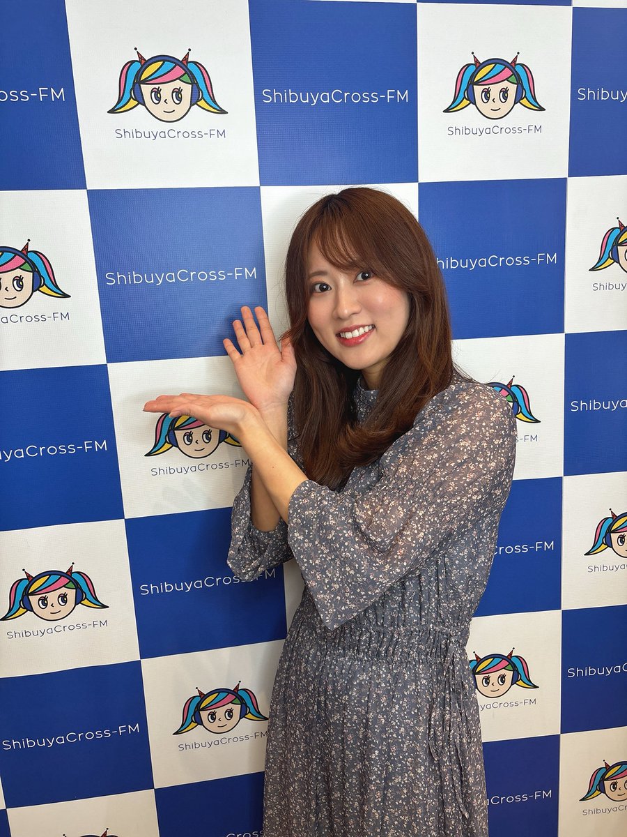 ka0617rin's tweet photo. おつかりんです🙋‍♀️

土曜日のラジオありがとうございました！

最初はめちゃくちゃ緊張してたけど
公開収録だったから、御観覧の方や道行く人が手を振ってくれてとても楽しかった☺️💓

そのあとれおちさんとねぎし行って
HAPPY DAYでした✨

#ラジロード
#CROSSROADS 
#渋谷クロスFM 
#ラジオ 
#ねぎし https://t.co/RZeUGKLeNc
