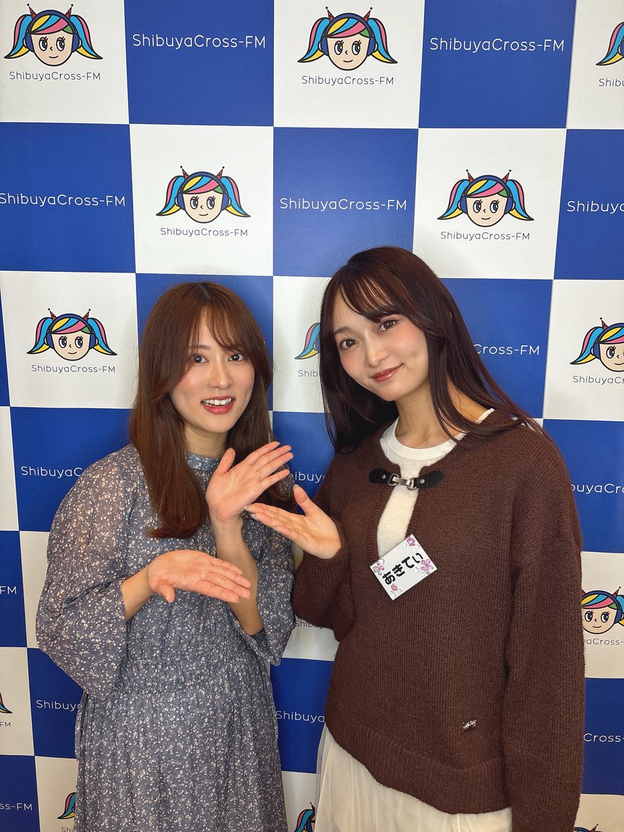 ka0617rin's tweet photo. おつかりんです🙋‍♀️

土曜日のラジオありがとうございました！

最初はめちゃくちゃ緊張してたけど
公開収録だったから、御観覧の方や道行く人が手を振ってくれてとても楽しかった☺️💓

そのあとれおちさんとねぎし行って
HAPPY DAYでした✨

#ラジロード
#CROSSROADS 
#渋谷クロスFM 
#ラジオ 
#ねぎし https://t.co/RZeUGKLeNc