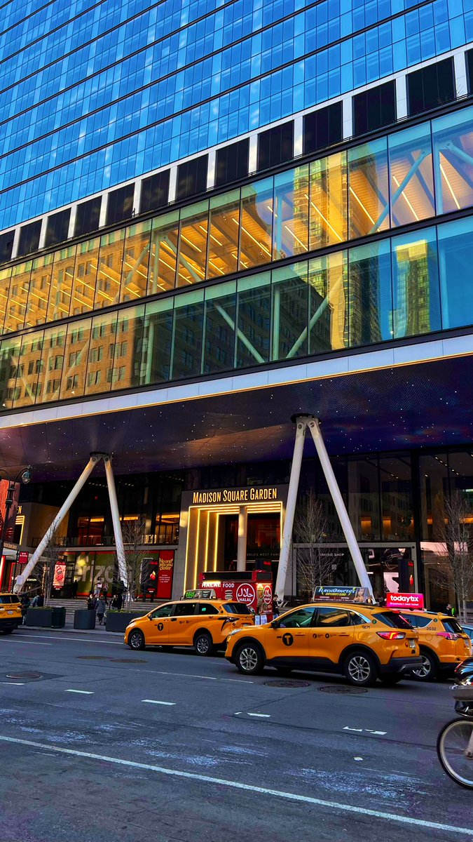 xKittehPryde's tweet image. Can’t wait to be here Tonight 🥹

#MSG 
#WWERaw