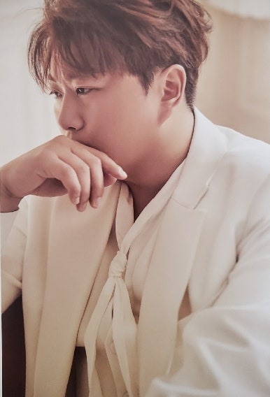 김호중 세상 앨범 봄날의 그리움 '봄날에' 

#김호중 
#KIMHOJOONG
#김호중노래_봄날에
#김호중라이브_김호중무대
#김호중_트바로티
#김호중공식팬카페_트바로티
#김호중공식유튜브_김호중공식채널