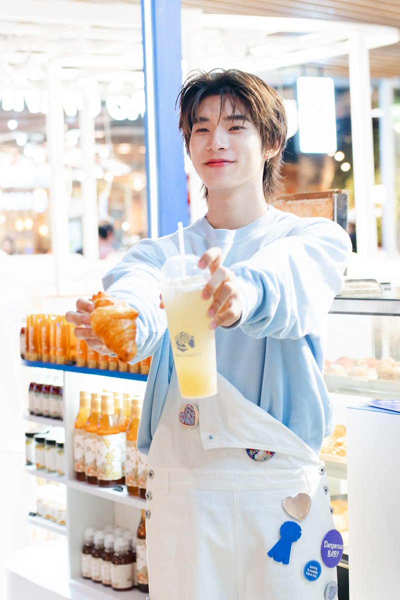 Sunforest_th's tweet photo. #SUNFORESTxTEETEE https://t.co/rNjsLIn5Gg