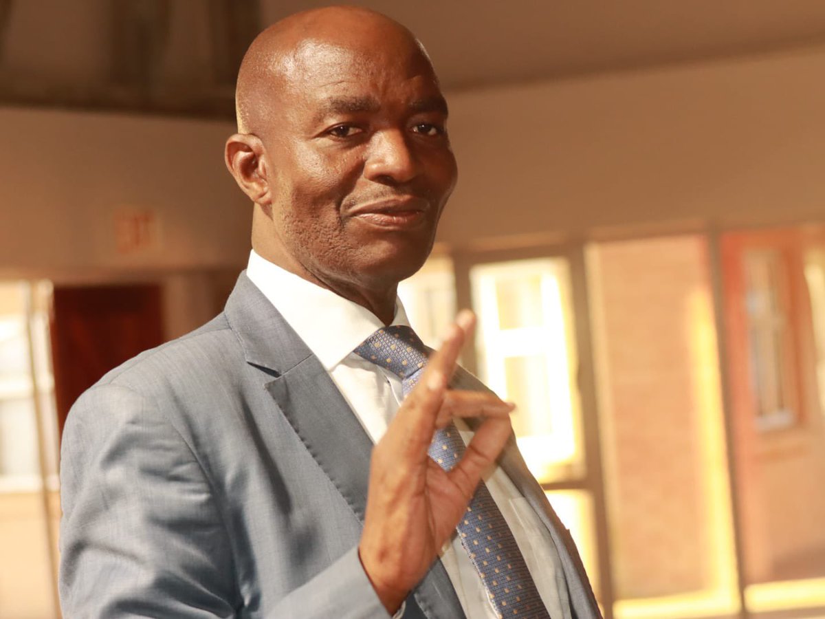DBE_SA's tweet photo. #RiseAndLead — 05:00am starts mean business!
Basic Education Director-General (DG), Mr Mathanzima Mweli, set the tone for excellence with an early morning engagement at Pholela Special School in the Harry Gwala Education District, KwaZulu-Natal. From 05:00am, he assembled with School Management Teams (SMTs), Circuit Managers, Subject Advisors, and District Directors in a powerful session focused on driving impact where it matters most.
The engagement celebrated district achievements, reinforced Learner Support Programmes, and sharpened a shared commitment to delivering quality education within the district.
#DistrictSupportProgramme #EducationZA #GovZAUpdates