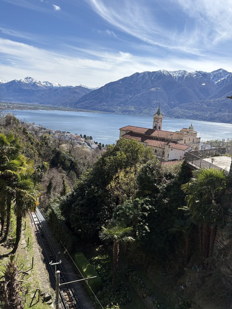 GmurHelen's tweet image. When its #cold and #grey in #Geneva #Switzerland 🇨🇭
Throwback beautiful #Ticino 🇨🇭
Sacro Monte Madonna del Sasso
#Unforgetable #memory 
madonnadelsasso.org/it/madonnadels…
