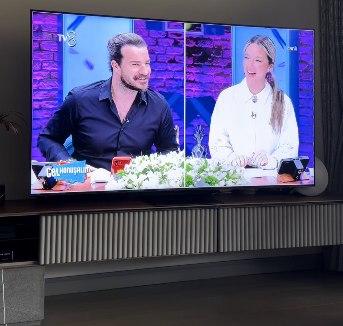 1hemdm's tweet photo. Hanzade hem Gel Konuşalım’da hem de Survivor Ekstra’da olacak hem de Youtube kanalında yer alıyor. Bu kadar iyi yorumcu mu sizce? https://t.co/zxpB6Y9EYp