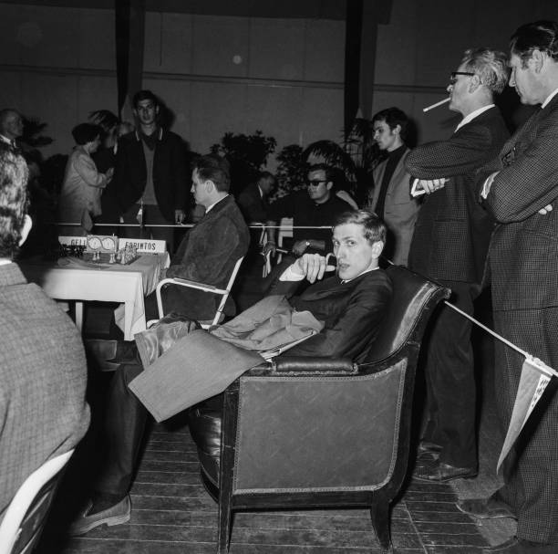 dgriffinchess's tweet photo. Monte Carlo, 30th March 1967. Bobby Fischer &amp; Vasily Smyslov are pictured before play in the 7th round of the small international tournament taking place in the principality of Monaco. Fischer took place in the event with 7/9 (+6,-1,=2).
(📷: Gamma Keystone Collection.) #chess https://t.co/FTi8V2PSQL