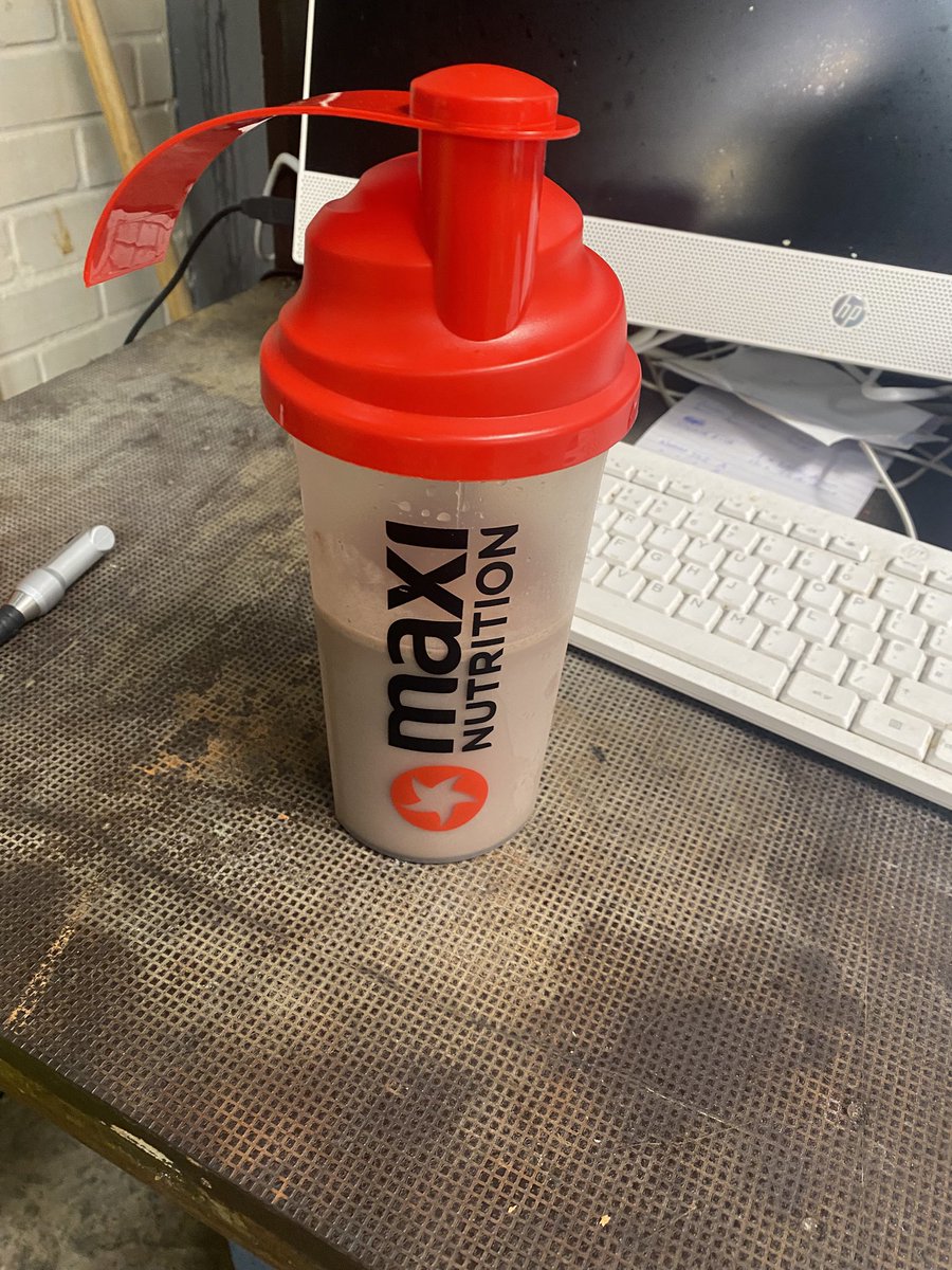 ross_rwilson's tweet photo. @MaxinutritionUK what’s going on? 
I’ve only had the bottle 2 weeks and the cap has snapped off. 
I had my previous one a couple of years before it broke. https://t.co/uqy0gB1cJt