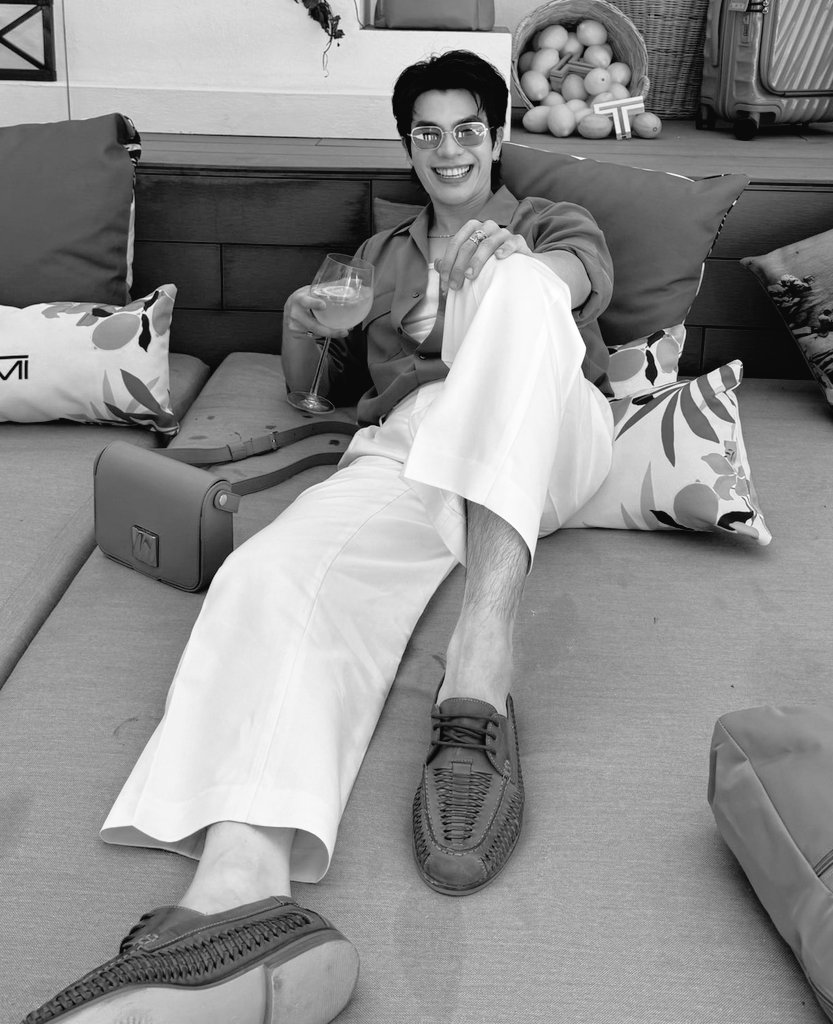 milephakGallery's tweet photo. 📸:💚💚💚
.
. TUMI X MILE
.
. 
.🖤🤍
.
. 
. #MilePhakphum https://t.co/Hyiufo2gJf