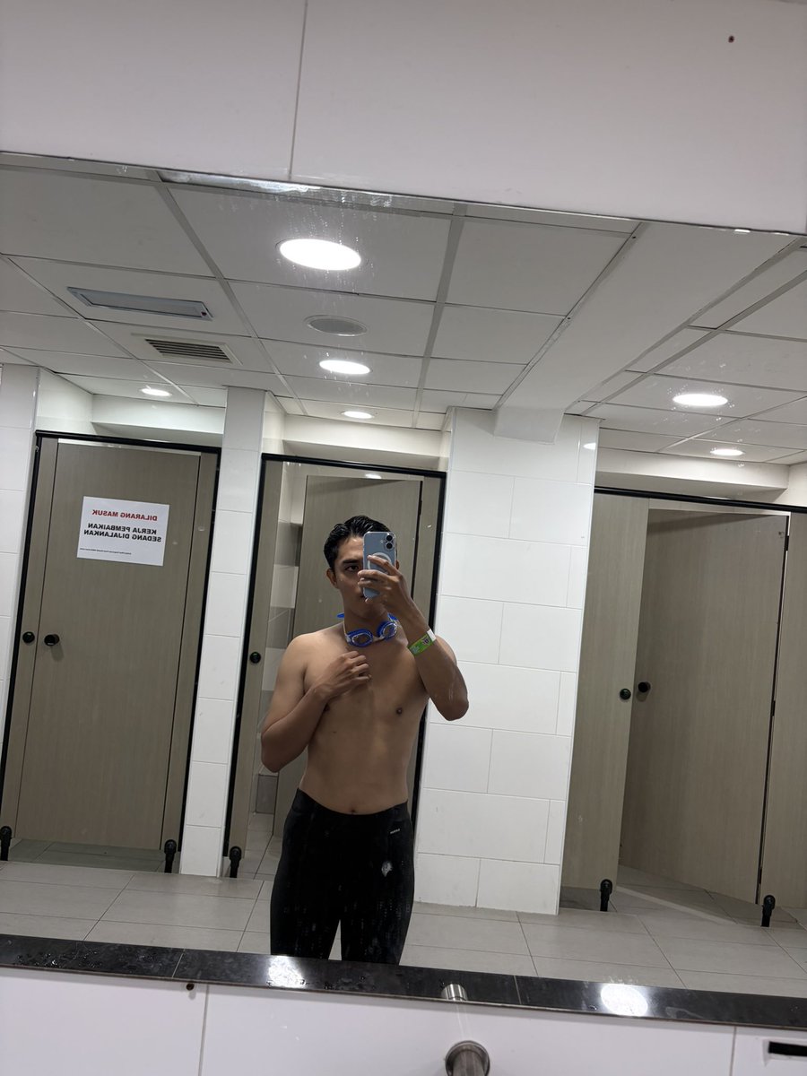 MrLight01_'s tweet photo. 🏊‍♂️🏊‍♂️ https://t.co/QDb33cIN8T