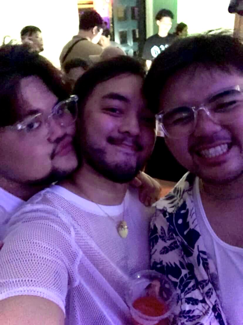 IamZildgian's tweet photo. Went to our 1st osoasis! Had so much fun! Grabe eto lang pictures natin @Va1entineee @youngcsy_!?😭 https://t.co/ZBR8EnbAt9