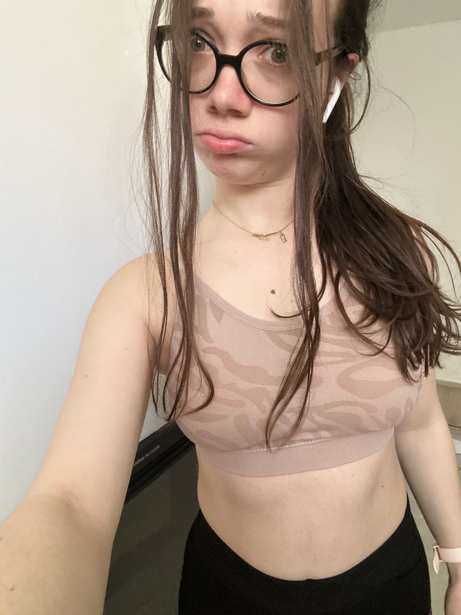 hel leehrax tweet media