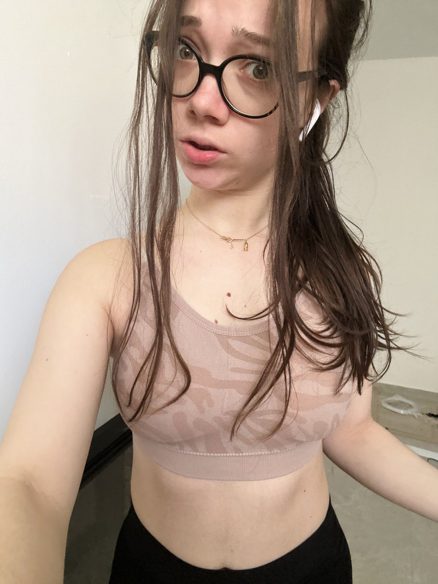 hel leehrax tweet media