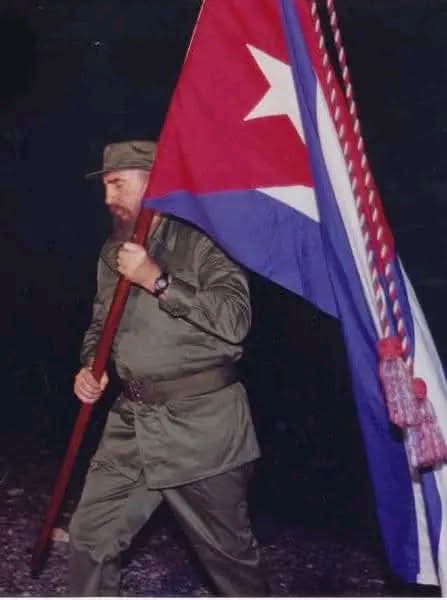 “Los revolucionarios debemos saber qué es la Revolución. Tener una idea de sus causas y de su trayectoria; y, sobre todo, los revolucionarios debemos recordar que la Revolución es obra del propio pueblo..."
#100AñosConFidel 
#Cuba🇨🇺