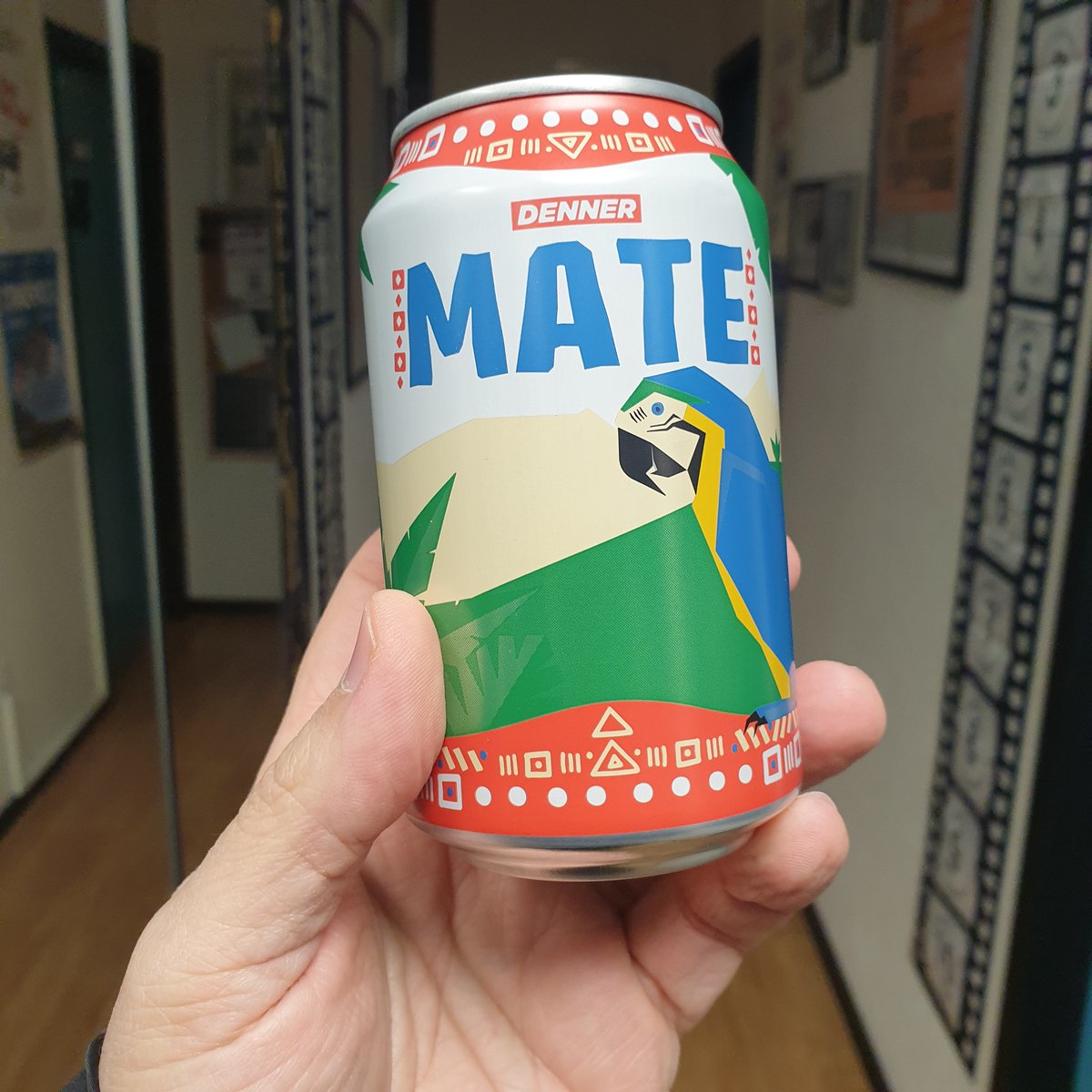Eyzmaster's tweet image. Local Drink find of the day
Matte iced drink + Parrot + tropical vibes
Love the design on this can

#eyz #drinkfind #tropicalvibes #colorful #denner