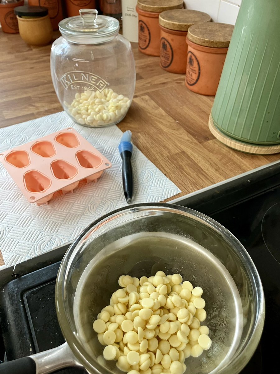 karen thompson tweet media