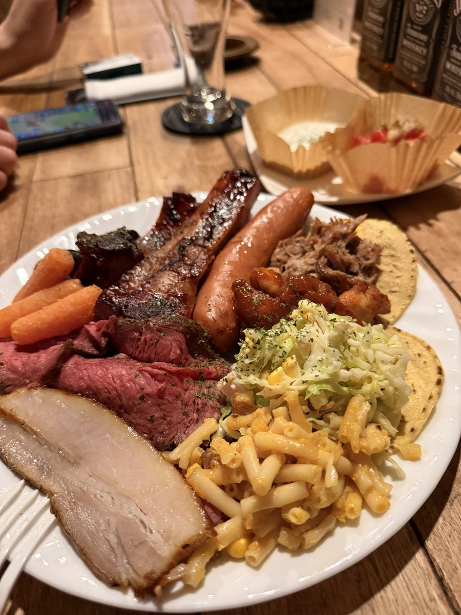 barfake3's tweet photo. にほんのみなさん、肉とバーボンを、よろしくお願いします。 https://t.co/hGuHXefTgj
