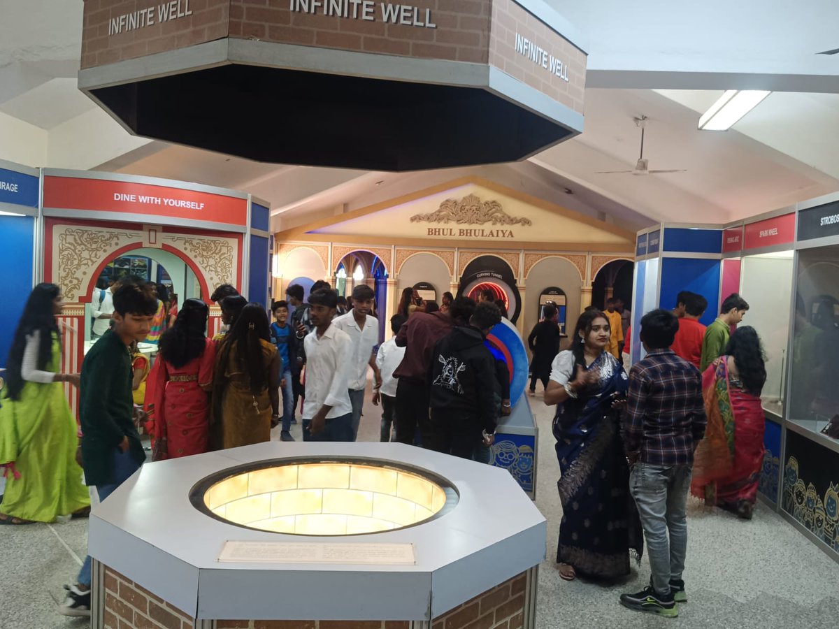 DscBardhaman's tweet image. Students and Visitors are in love with the Science Galleries of @DscBardhaman a unit of @ncsmgoi @MinOfCultureGoI 

Explore the Science through fun at the Centre.

#FunScience #ScienceIsFun #ExploretheScience #ScienceCentreatBardhaman