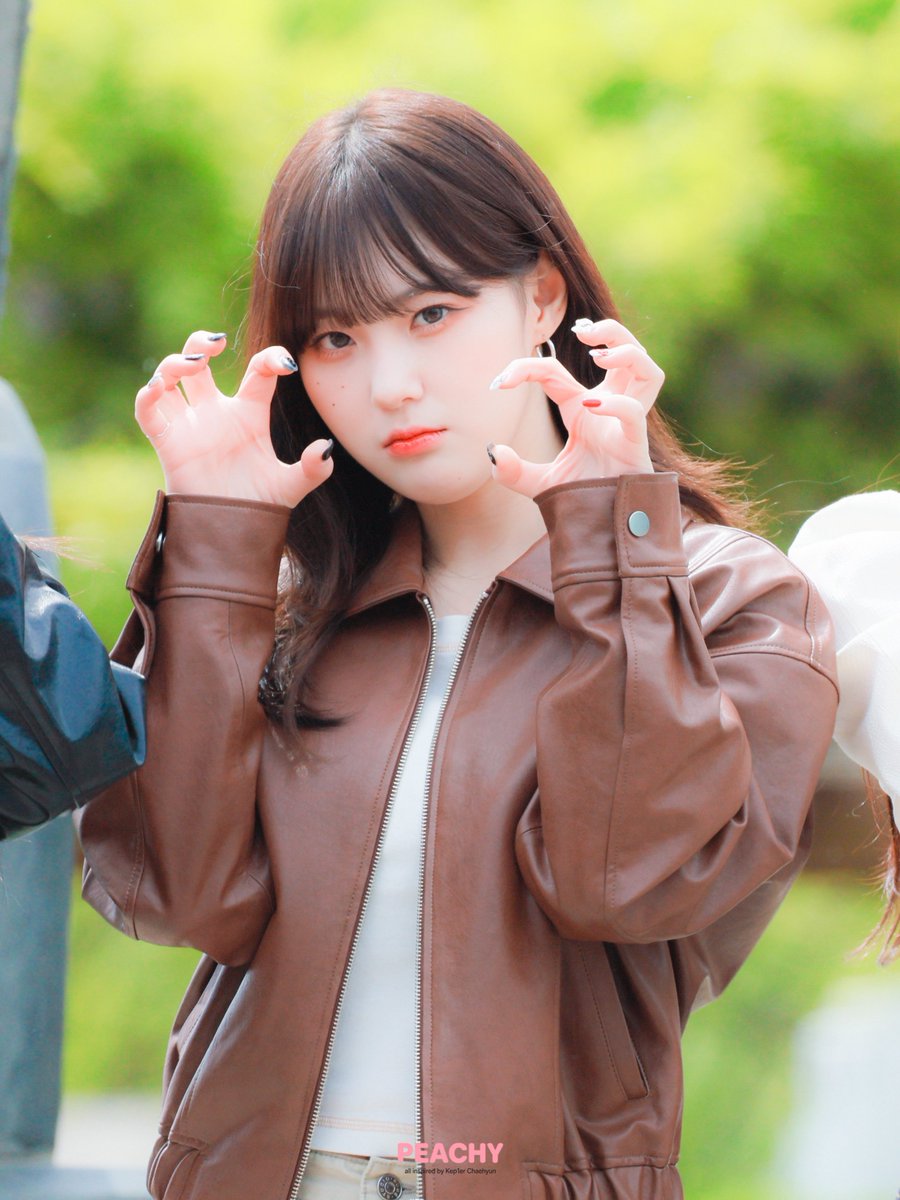 ᴘᴇᴀᴄʜʏ tweet media