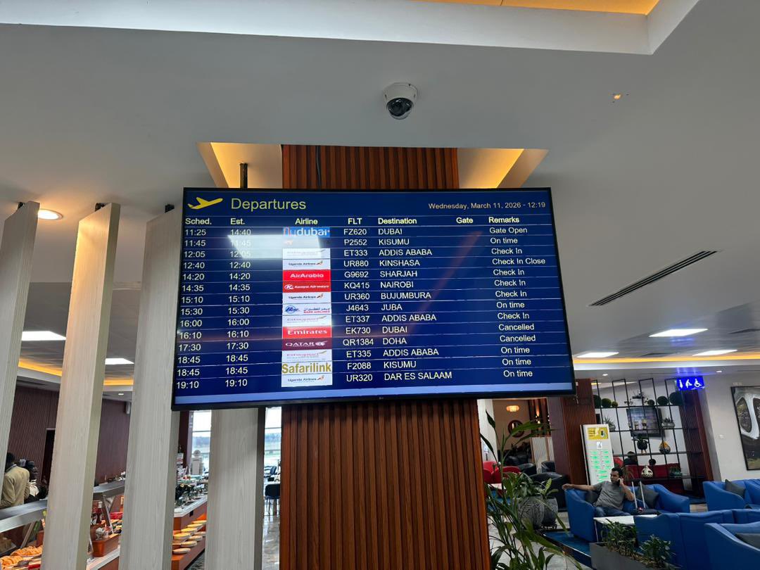 momomosha254's tweet image. #KaribuniLounge at Entebbe feels set apart carved Ugandan screens,low warm lights,and boards overhead mapping EastAfrica hops Addis, Nairobi, Dubai. travel framed by Ugandan craft ,A pause that still reminds you where you’re flying from
#EntebbeAirport 
#GoldenPosts
@UG_Airlines