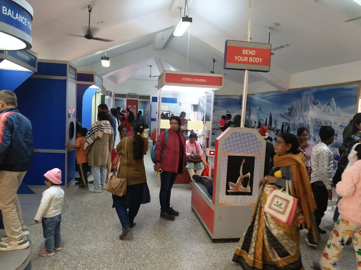 DscBardhaman's tweet image. Students and Visitors are in love with the Science Galleries of @DscBardhaman a unit of @ncsmgoi @MinOfCultureGoI 

Explore the Science through fun at the Centre.

#FunScience #ScienceIsFun #ExploretheScience #ScienceCentreatBardhaman