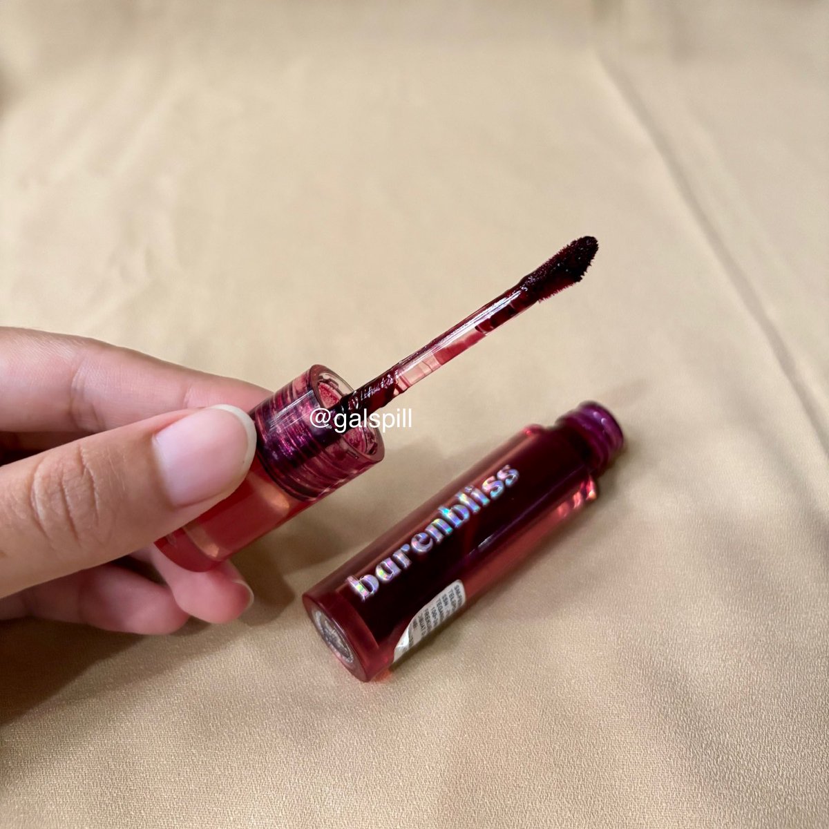 galspill's tweet photo. 6. BNB - Liptint (04)

Enak dipakenya, ringan bgt, tapi cepet ilang. Shade ini terlalu merah juga kalo di aku. Baru 3 bulanan kayanya udah jadi bau tengik gitu dan packaging nya agak beleber

https://t.co/FQZ8zoTaHR https://t.co/mf9lwMTAC2