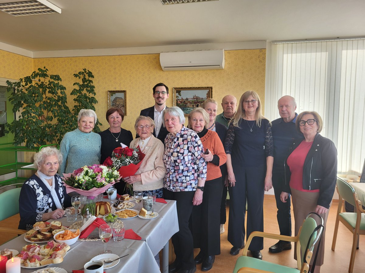 PLinCzechia tweet media