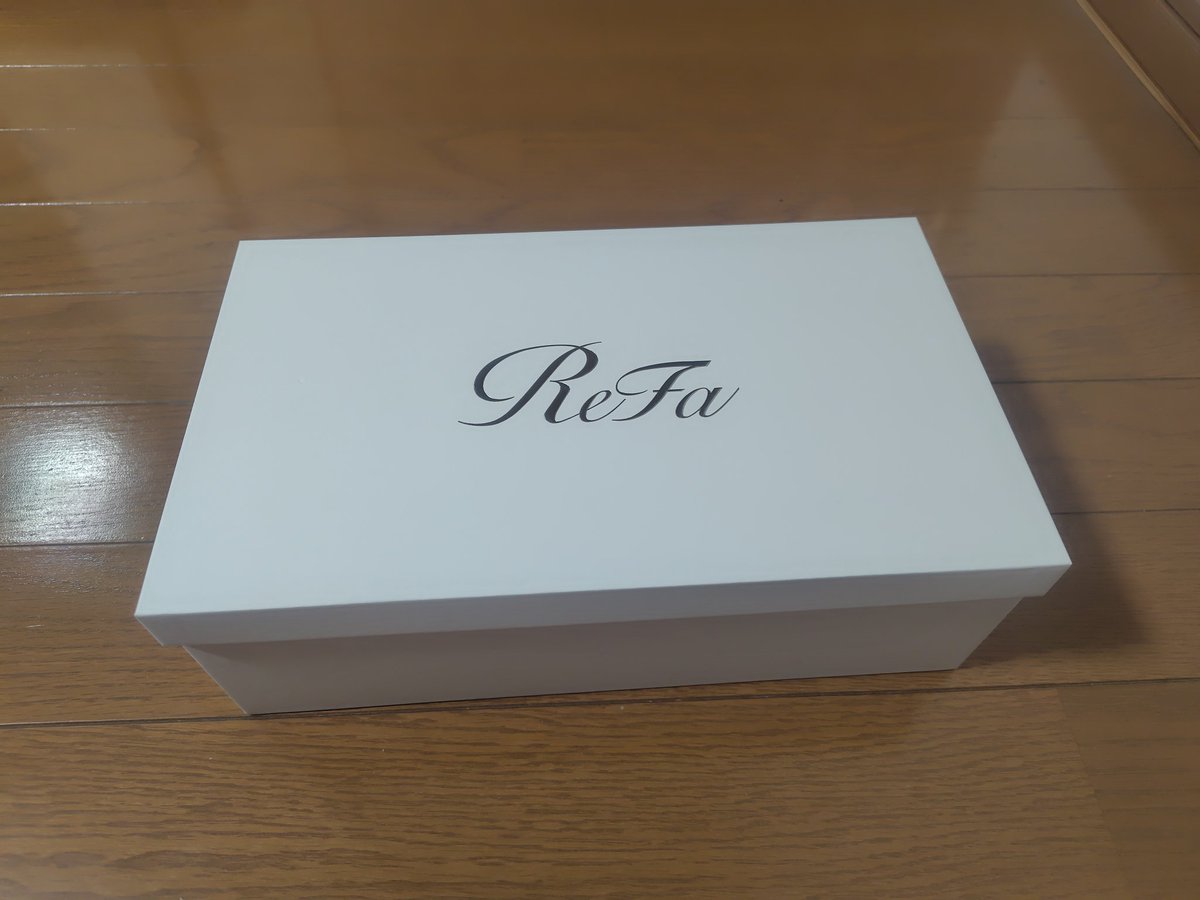 私事ですが今日で結婚25年目です
銀婚式っていうらしいですね
知らんかった
大した稼ぎを持って帰れんし貧乏な旦那やけど頑張ってプレゼント用意した

4◯歳で孫も産まれたからは続柄的にはおばあちゃんやけど、何時までも綺麗で居て欲しいからめちゃ悩んで選んだ

喜んでくれたら、嬉しいな