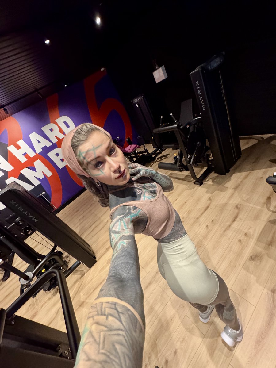 Poledance_katz tweet media