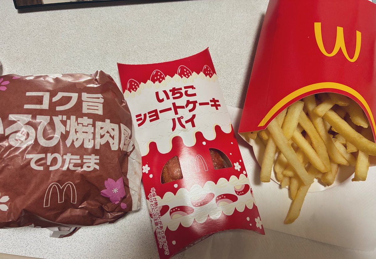 めだ tweet media