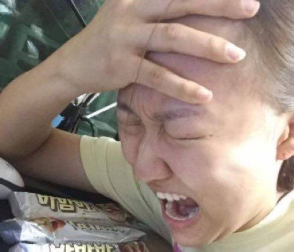 뭐가문제니 tweet media