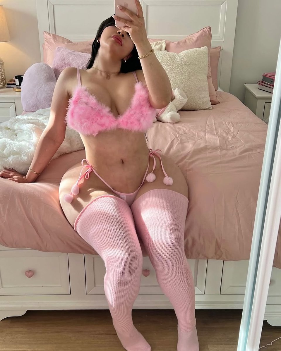 Amelia Curvy tweet media
