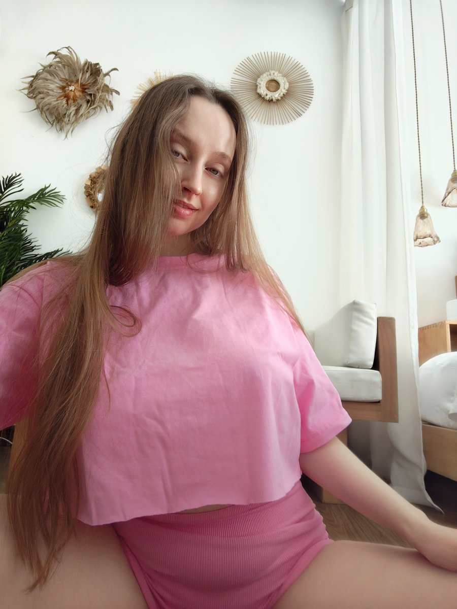 AriaBlueBunny's tweet photo. I like the way it looks on me, don't you?😏 https://t.co/yqVRM5mORE