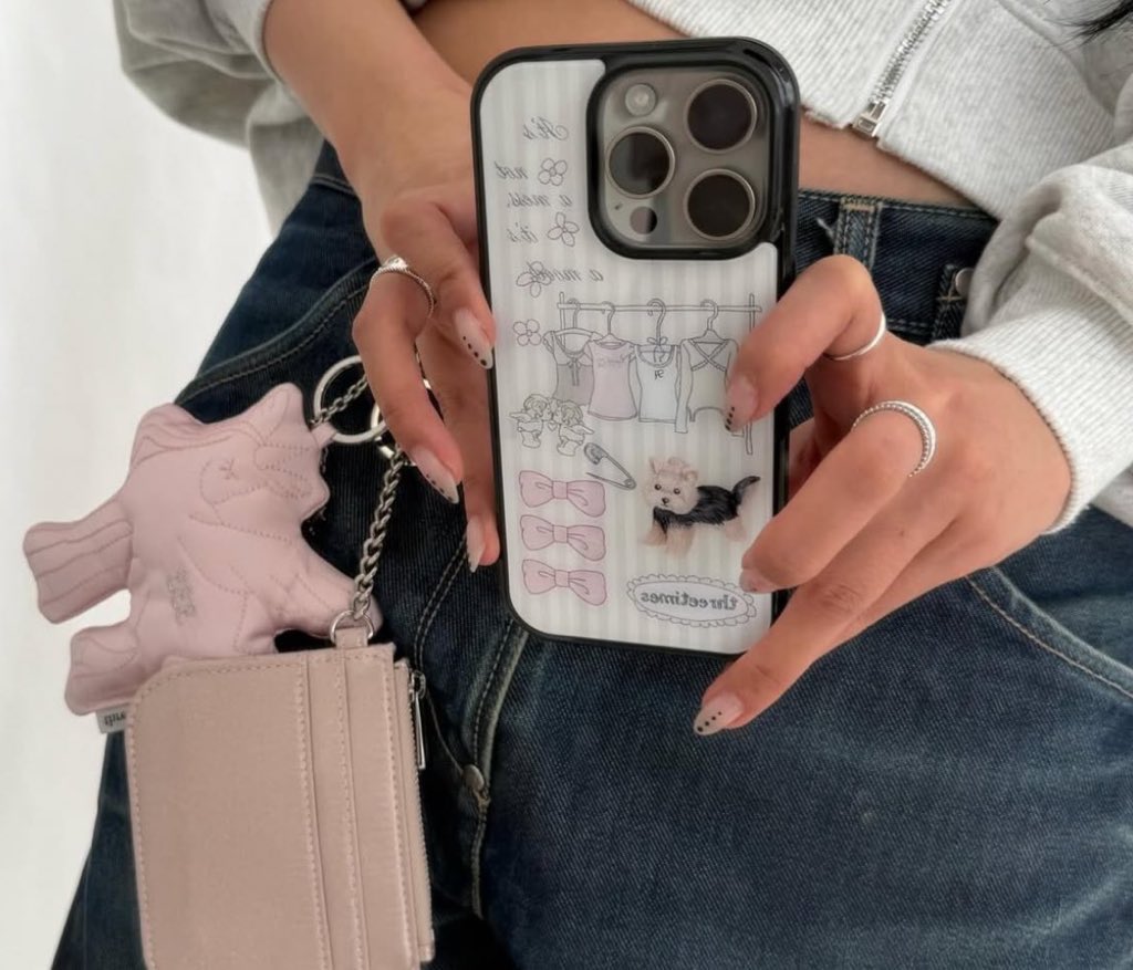 prevnseoul's tweet image. ꒰ Pre ꒱ Threetimes ˚⟡˖ 🐩🎀📱 ☆⋆｡

phone case มีรุ่น iphone 13 - iphone 17 
★ ลด 8% เหลือ 850.- ส่งฟรี (มัดจำ 400.-)

🛩️ ส่งกลับแอร์ ♡ รับพรีจนกว่าคูปองจะหมดค่ะ
#threetimes #พรีเกาหลี #พรีออเดอร์เกาหลี