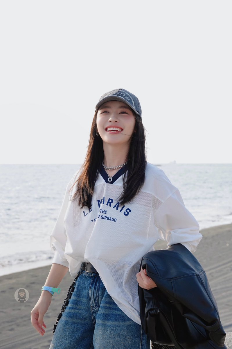 Your smile made my day 🤍✨

ADLK ONE SHARED DAY
#ADLKinKaoHsiung
#lookkaewkamollak