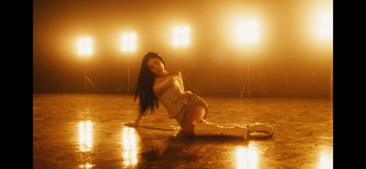 evie ౨ৎ tweet media