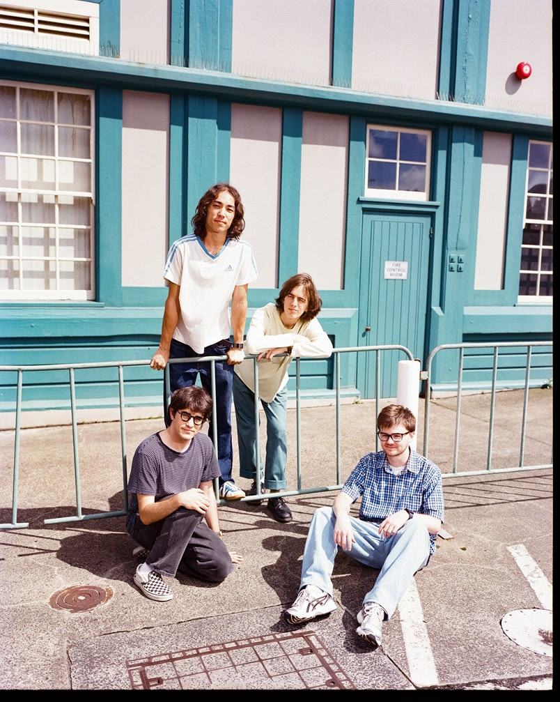 The Lazy Eyesが新曲「The One Who Got Away」を公開。
セカンド・アルバム『Cheesy Love Songs』を8月21日にリリース。未完の愛や幻想への憧れを描いた楽曲となっている。