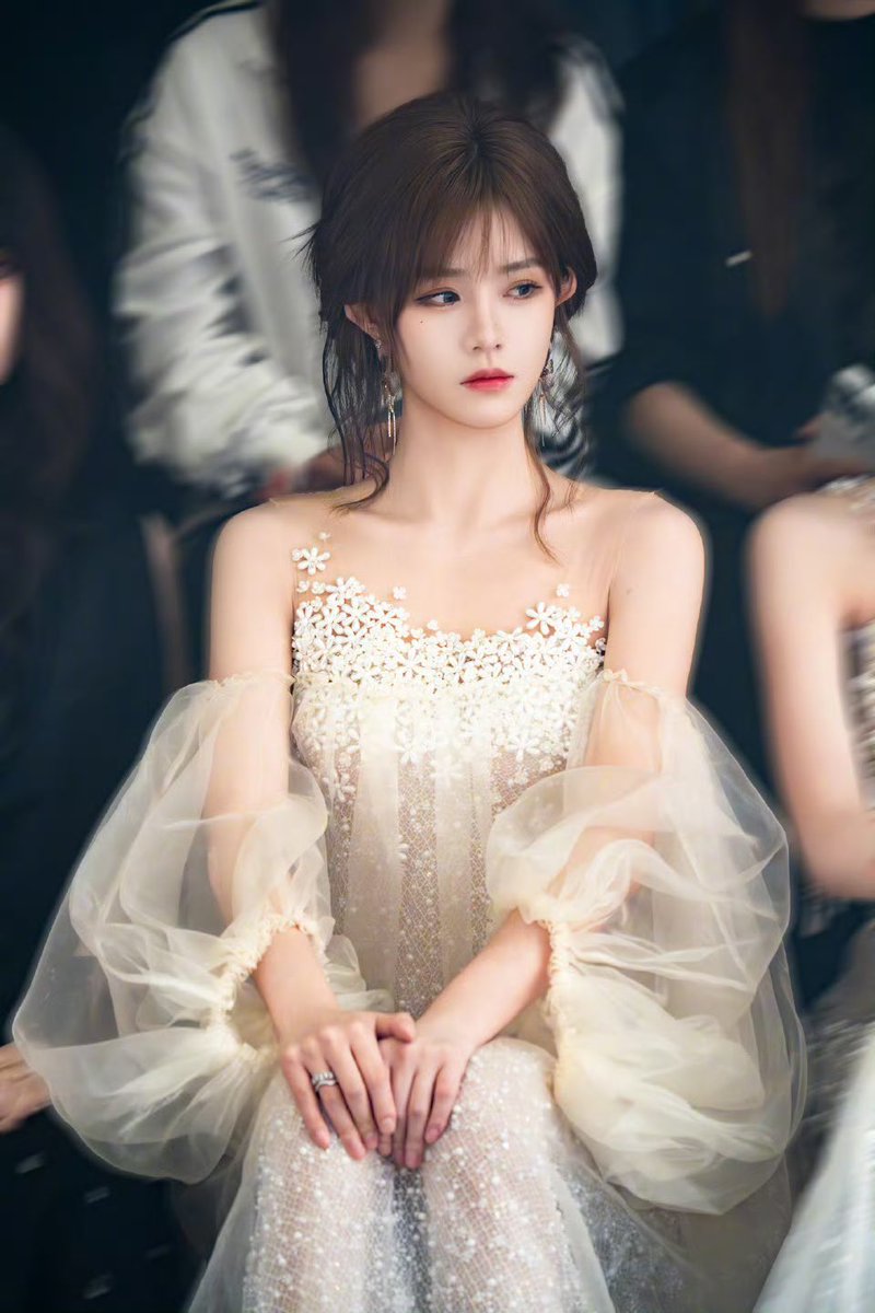 260330 SNH48 웨이보 바이신위
—
# 上海时装周
今日看秀分享
美丽从无标准答案👗
@ SNH48-柏欣妤 
—
#baixinyu #柏欣妤