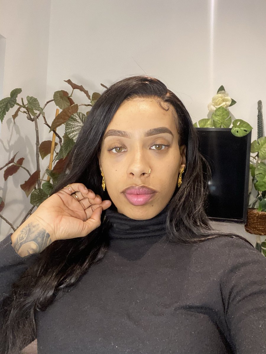 Trillary Banks 🏦🩷 tweet media