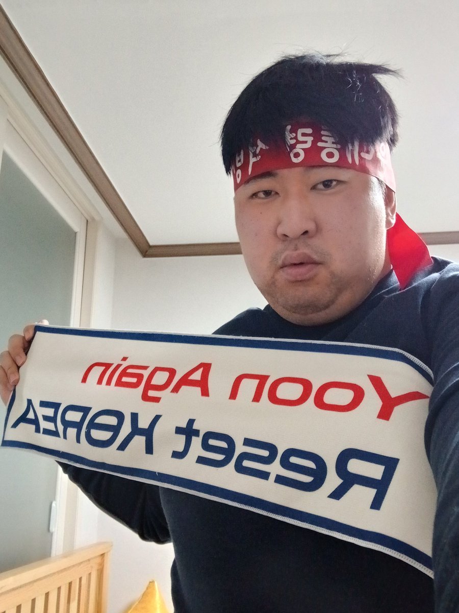 여러분들에게 저의 진심을 전달해드리도록 하겠습니다. 제가 진심으로 촉구하며 원하는 것은 자유대한민국 지키고 자유대한민국 수호하며 자유민주주의와 한미동맹의 가치가 지켜지며 자유민주주의와 한미동맹의 가치가 회복되도록 하는 것이며 여러분들에게 전해드리도록 하겠습니다.