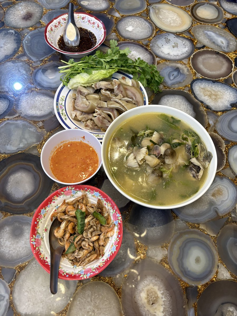 ฮ่องเต้ที่เป็นหมอนวดอะ tweet media