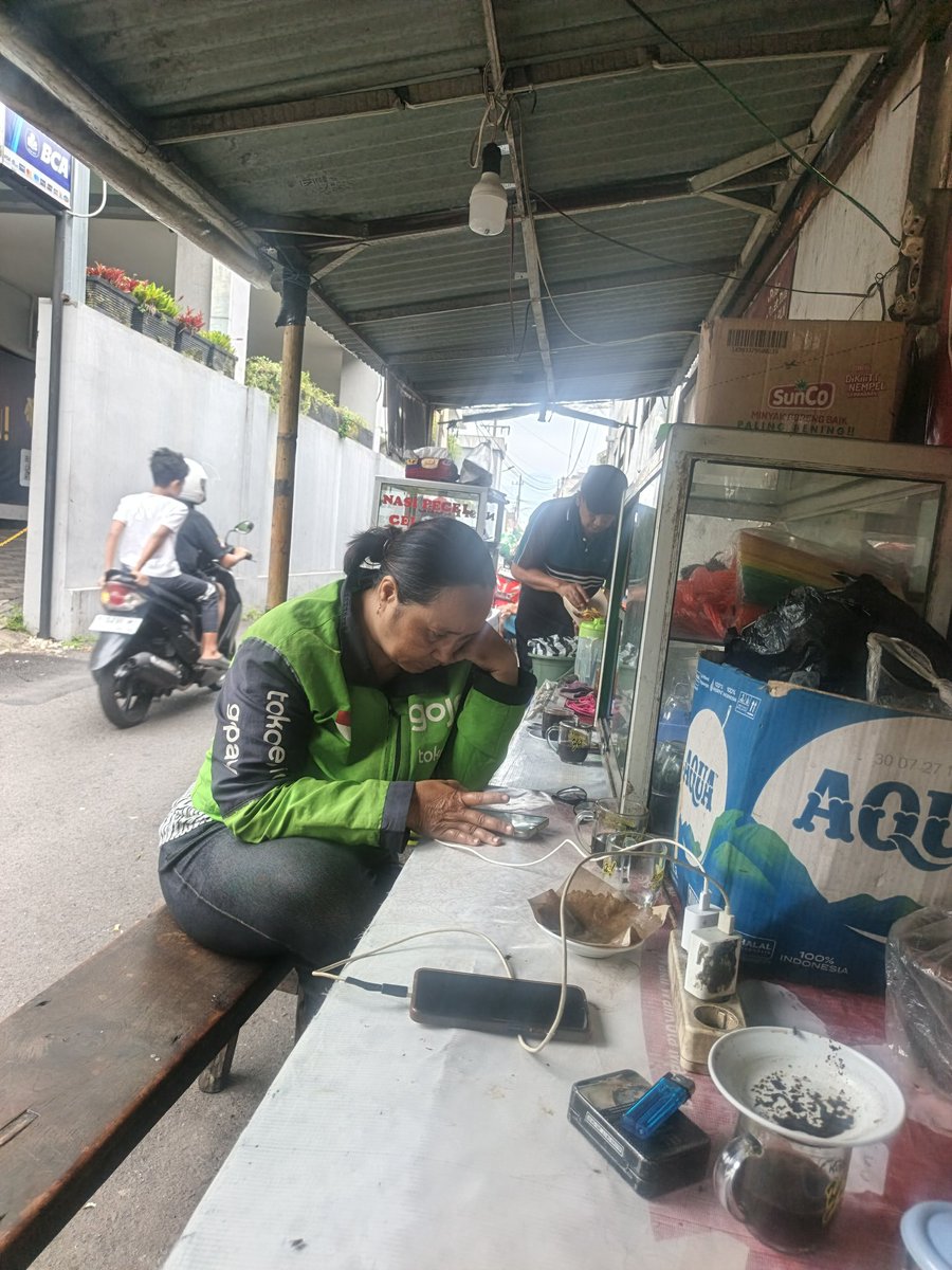 Gojek on the street 🏍️💨 tweet media