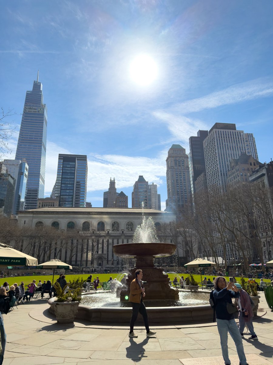 bryantparknyc's tweet photo. A beautiful start to the week 🌷☀️. https://t.co/7OWIdFJllL