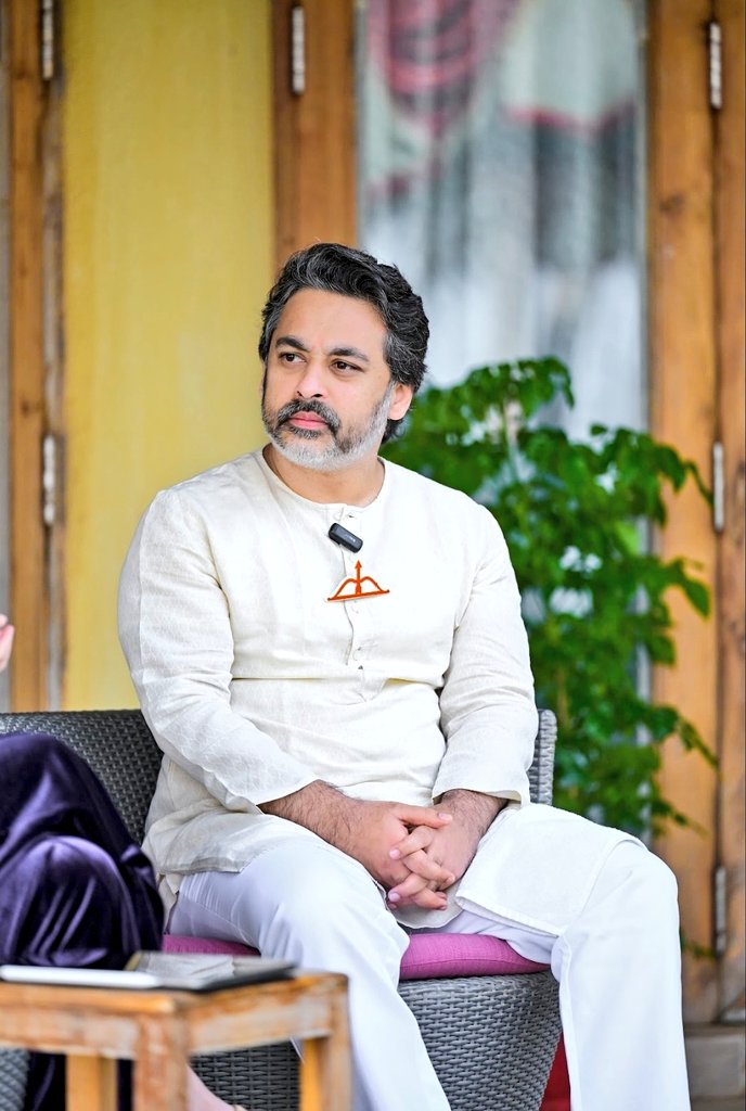 सुमित शुभांगी सदाशिव सावंत. (मोदी का परिवार) tweet media