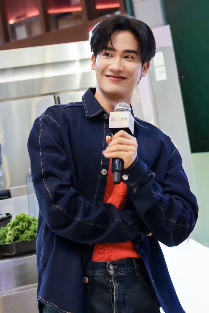 centralwOrld tweet media