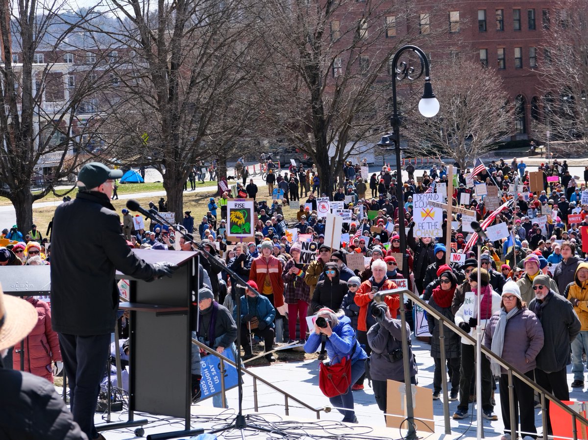 Senator Peter Welch tweet media