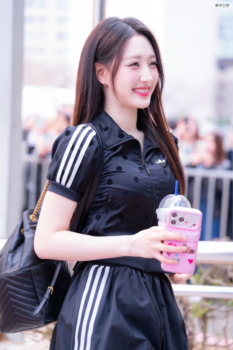 𝐘𝐨𝐮𝐫 𝐌𝐞𝐥𝐨𝐝𝐲 tweet media