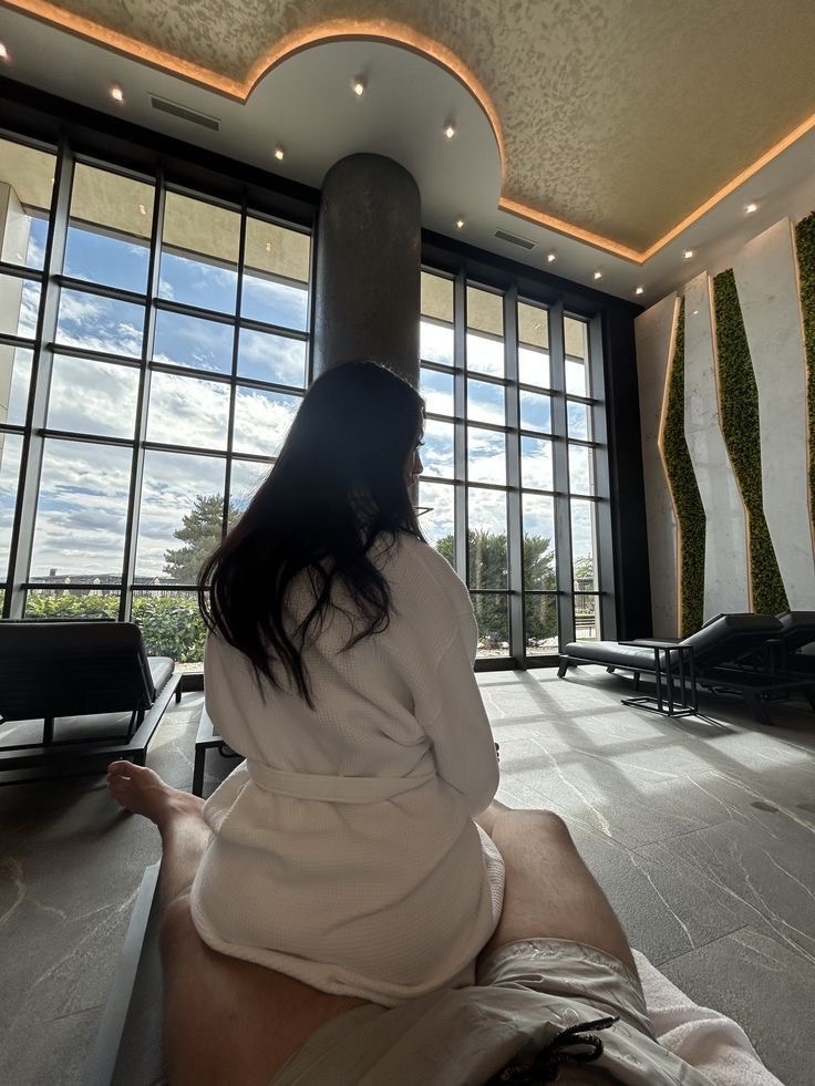 How to TURN ON Any Woman. 

(WITHOUT TOUCHING) 

1. Specific compliments