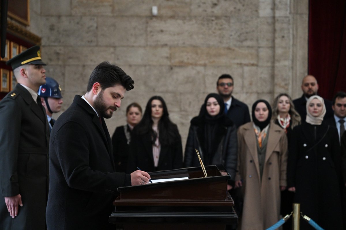 Liyakatli Şöhretsizler tweet media