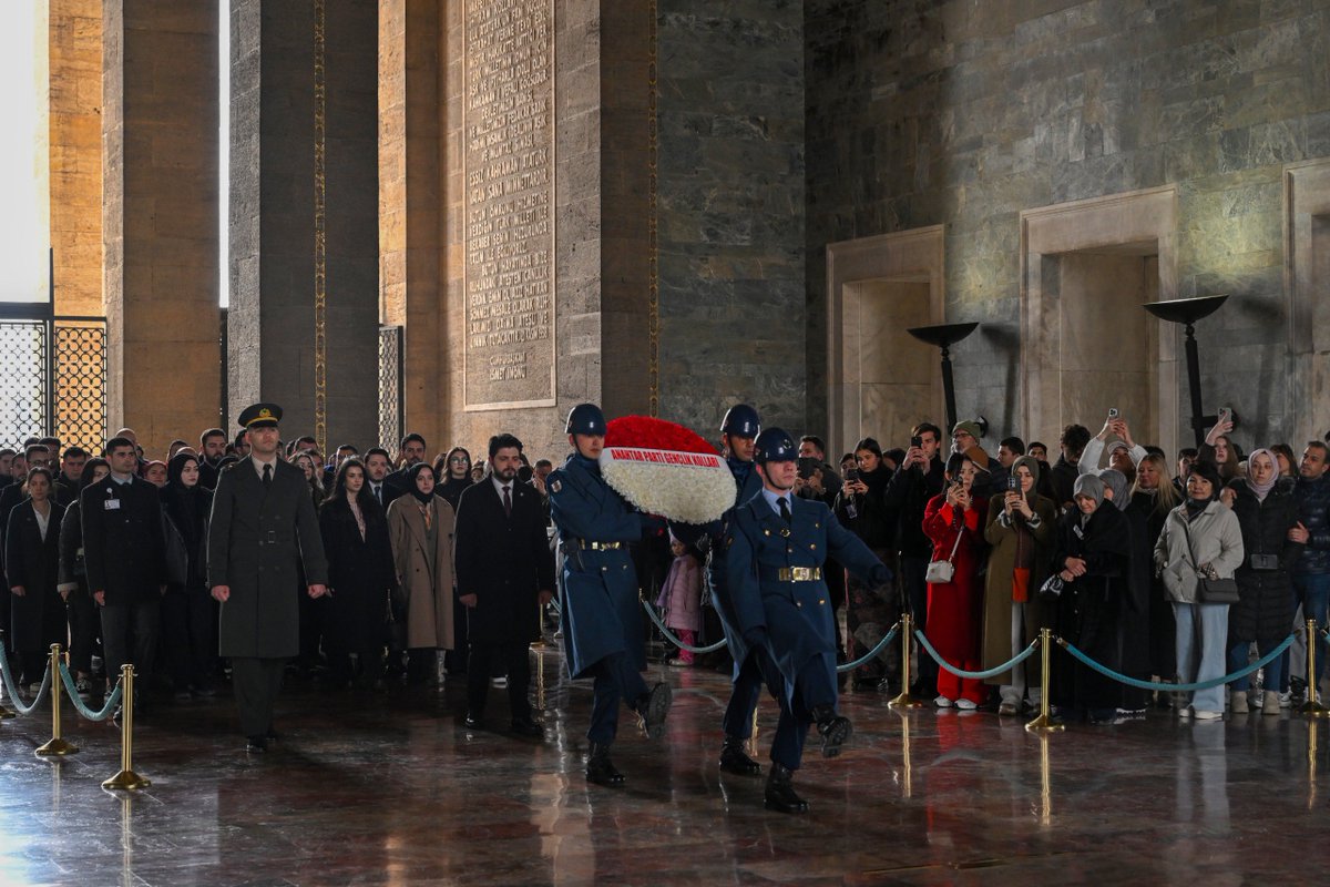 Liyakatli Şöhretsizler tweet media