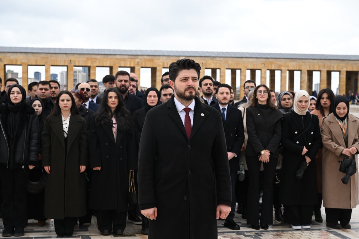 Liyakatli Şöhretsizler tweet media